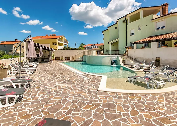 Cozy Apartment In Pula With Outdoor Swimming Pool