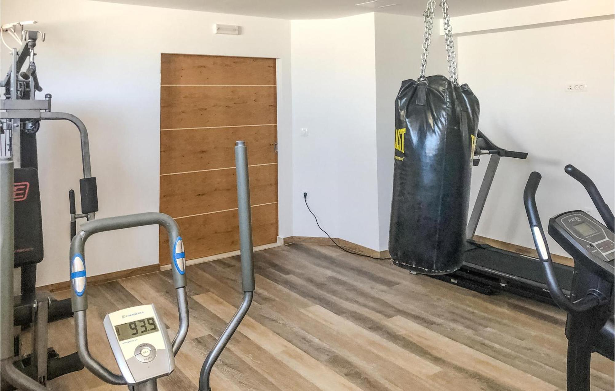 Apartman Cozy In With Outdoor Swimming Pool Pula
