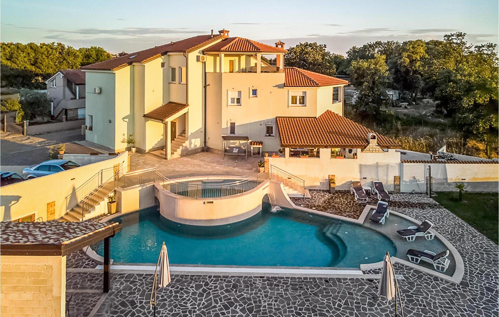 Cozy In With Outdoor Swimming Pool Apartman *
