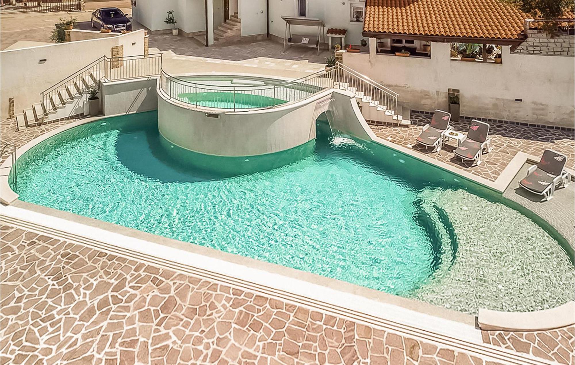 Cozy In With Outdoor Swimming Pool * Pula
